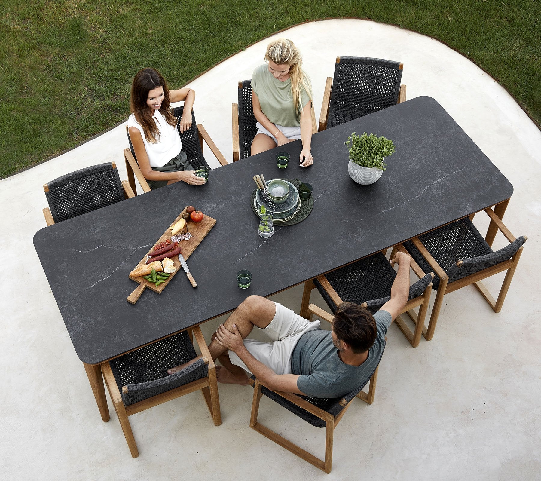 Oversize Outdoor Dining Tables for The Perfect Hostess Parties – Shop ...